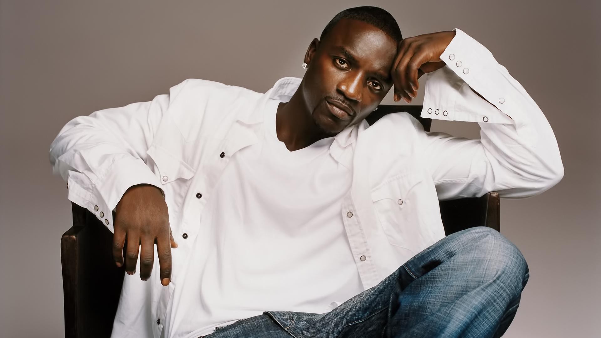 Lonely av Akon