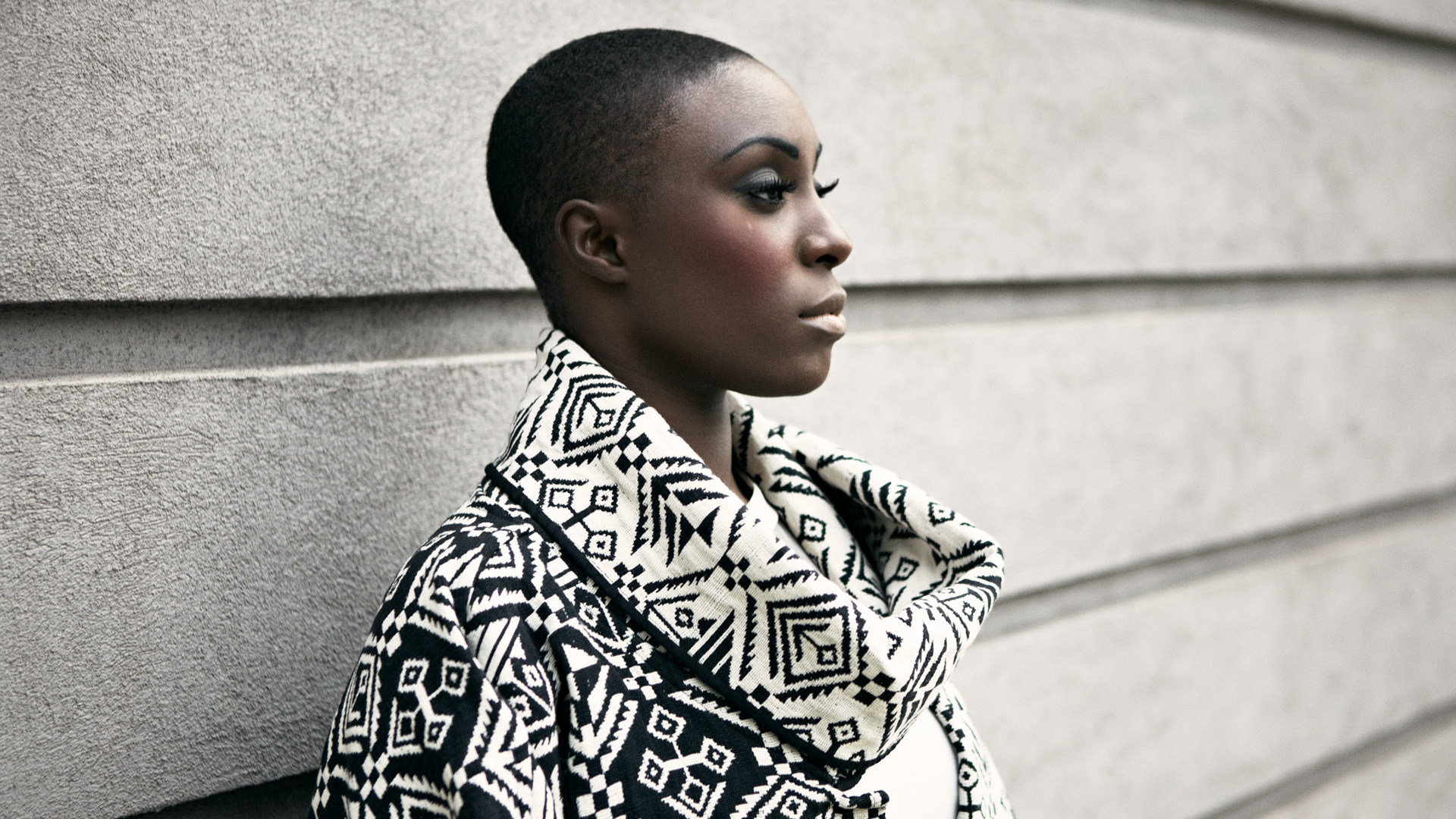 Is There Anybody Out There av Laura Mvula