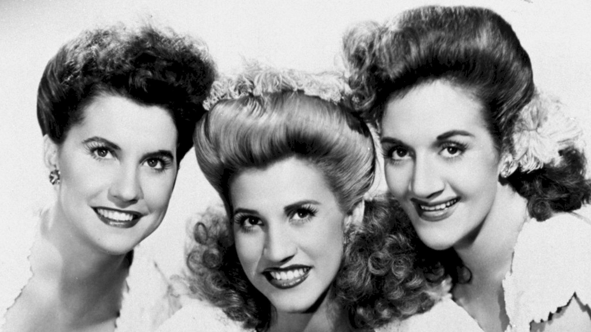 Rum And Coca Cola av The Andrews Sisters