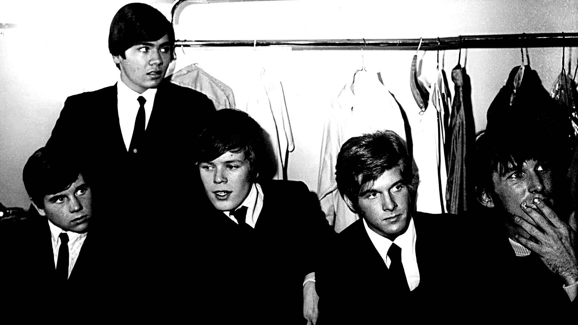 Theres A Kind Of Hush av Hermans Hermits